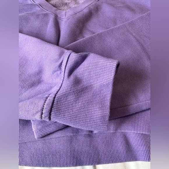 BP By Nordstrom Crop V Neck Sweatshirt in Purple Dahlia NWT Size Large - Picture 2 of 5